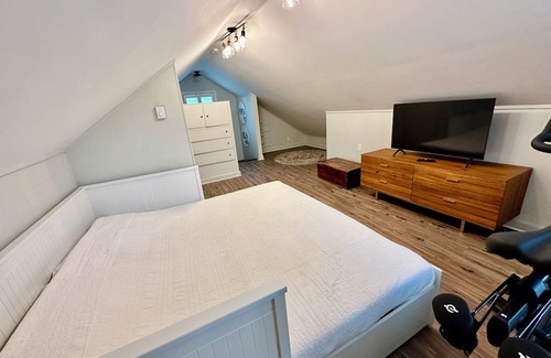 West Mystic Casa | Historic Mystic at it’s best - walking distance to DT & children’s park!