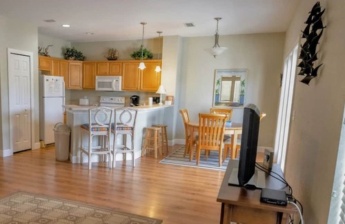 Horseshoe Beach Condominio | Latitude Adjustment F103 Horseshoe Beach Getaway on the First Floorn