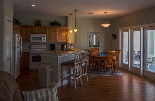 Horseshoe Beach Condominio | Latitude Adjustment F103 Horseshoe Beach Getaway on the First Floorn