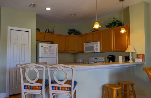 Horseshoe Beach Condominio | Latitude Adjustment F103 Horseshoe Beach Getaway on the First Floorn