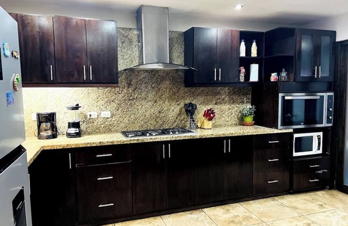 Totoracocha Casa | 3BR w/King bed in Cuenca close to IESS & Hospl Rio