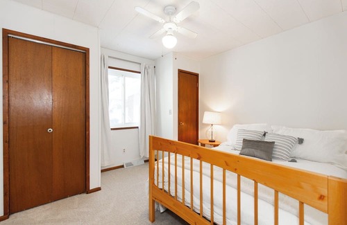 Bozeman Casa | Serene Pet Friendly, Fully Fenced 1 Acre 4BR 1.5BA Home With Privacy and Views