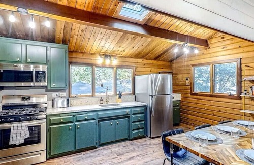Cedar Ridge Cabina | Rollins Lake Getaway. 5 minutes to the lake! Great getaway for the family!