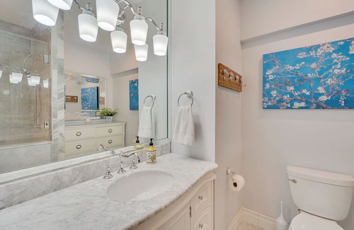 Cary Casa | Suite in Cary with sunroom!