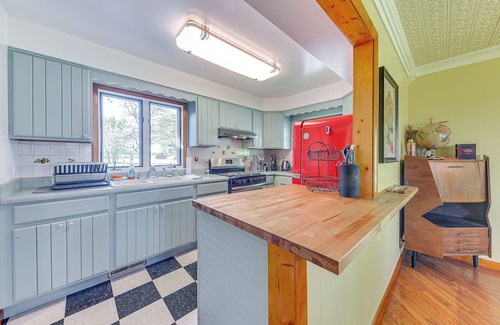 Fox Lake Casa | Charming Lake Pistakee Home w/ Kayaks & Patio!