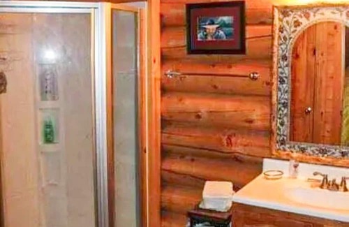 Mammoth Creek Cabina | Vista Lago - with Lake Access!