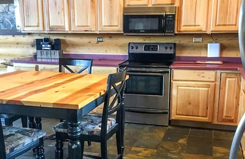 Mammoth Creek Cabina | Vista Lago - with Lake Access!