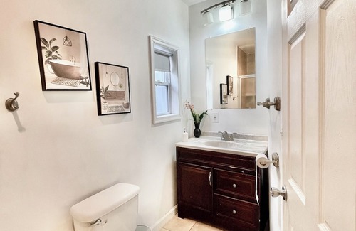 Spruce Hill Casa | CHOP Room convenience