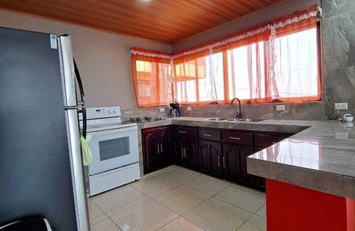 Vieja Casa | Casa Cómoda con Vistas Hermosas, Lugar Tranquilo y Seguro