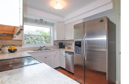 Indian Beach Sapphire Shores Casa | Walk 2 blocks to the bay, treed neighborhood and use the Kayaks -Sapphire Shores