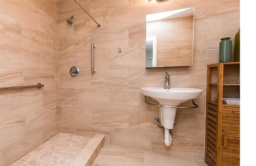 Indian Beach Sapphire Shores Casa | Walk 2 blocks to the bay, treed neighborhood and use the Kayaks -Sapphire Shores
