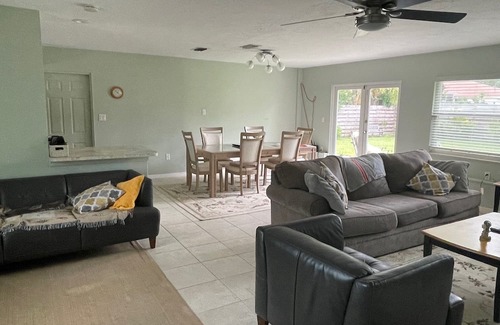 Indian Beach Sapphire Shores Casa | Walk 2 blocks to the bay, treed neighborhood and use the Kayaks -Sapphire Shores