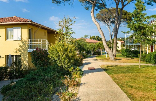 Le Brusc Apartamento | Nice Apartment With Sleeping Cabin in the Provence