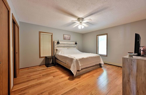 Trego Cabina | Well-appointed and comfortable retreat on Silver Lake - 2 hour drive to Minneapolis