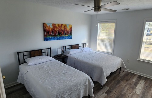 Issue Casa | Hideaway at Colonial Beach You can relax quiet hood just 5 Minutes to the Beach.