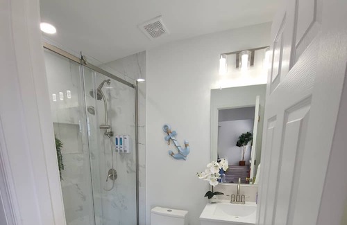 Issue Casa | Hideaway at Colonial Beach You can relax quiet hood just 5 Minutes to the Beach.