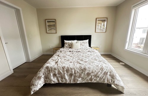Oakville Casa | Spacious Newly Built 4BR Townhouse in Oakville