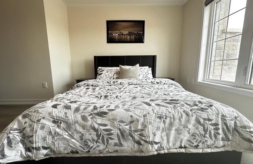 Oakville Casa | Spacious Newly Built 4BR Townhouse in Oakville