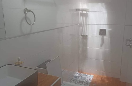Puno Casa | Cozy room with TV and private bathroom