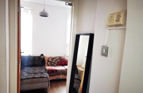 Enfield Apartamento | Large clean double room in a modern quiet house close to train station&bus stop