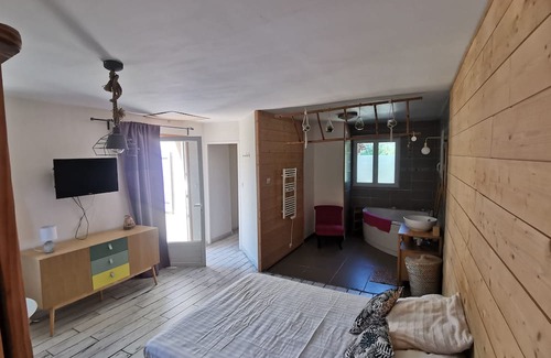 Rocbaron Apartamento | Joli Studio Avec Piscine Plein de Charme en Provence Verte !