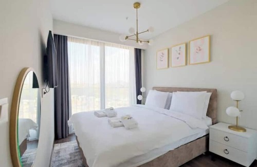 Basaksehir Apartamento | Maple - Chic Cozy 1BR Apt w/ Parking & Gym