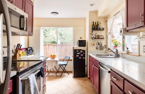 North Creek Casa | Cozy king bed with private bath & free parking Bothell
