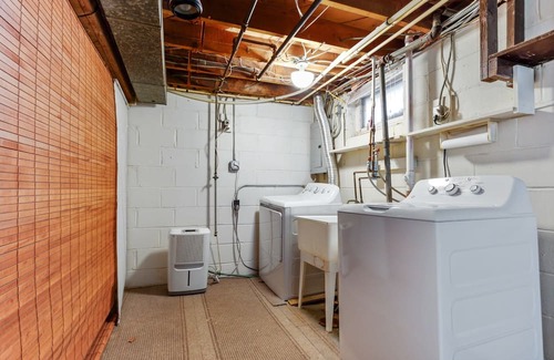 Crystal Apartamento | Cozy 1BR Basement, Near Hospital with Free Parking