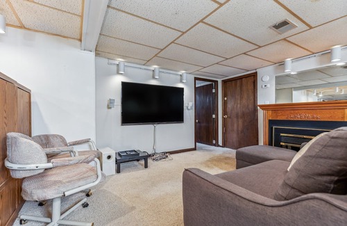 Crystal Apartamento | Cozy 1BR Basement, Near Hospital with Free Parking