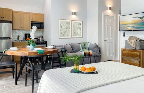 Crystal Beach Condominio | New Listing! Pool & Beach Service Included!