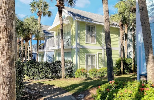 Crystal Beach Condominio | New Listing! Pool & Beach Service Included!