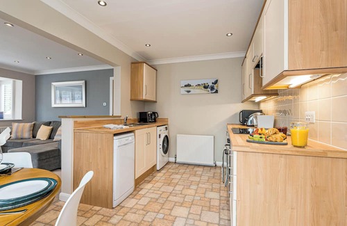 St Leonards Apartamento | Spacious garden apartment, sleeps 3 w/ parking