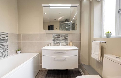St Leonards Apartamento | Spacious garden apartment, sleeps 3 w/ parking