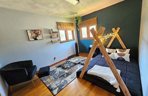 Elizabeth Casa | The Willow Zen Sanctuary with your personal Sauna/shower & jetted tub!