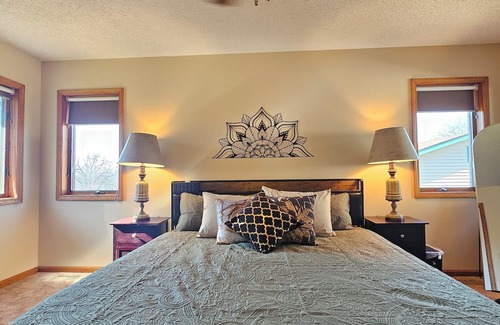 Elizabeth Casa | The Willow Zen Sanctuary with your personal Sauna/shower & jetted tub!
