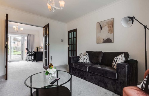 Bamber Bridge Casa | Serenity - 3 bedrooms, FREE WiFi & Parking