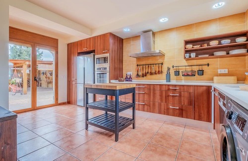 Argentona Casa | Look forward to this spacious and special stone villa with pool.
