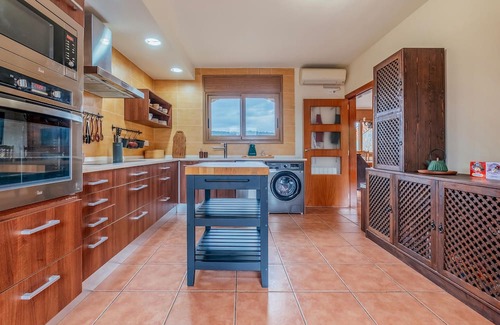 Argentona Casa | Look forward to this spacious and special stone villa with pool.