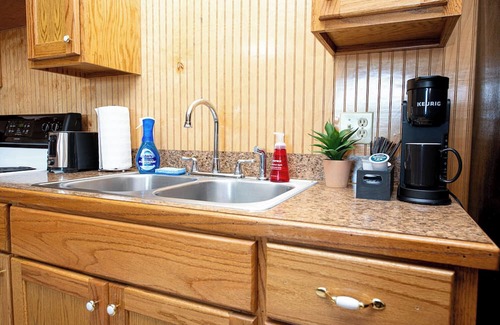 Intracoastal City Condominio | Family Escape: Cozy Condos by Water - Fish & Relax
