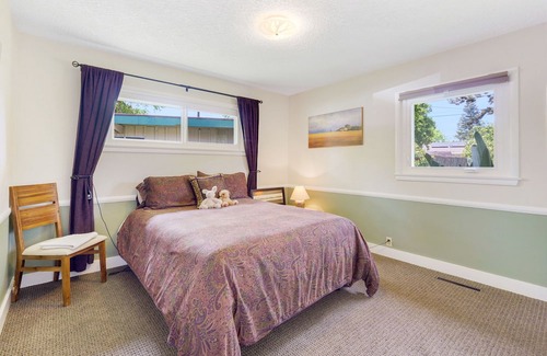 West Sacramento Casa | Spacious, well-appointed home with private oasis backyard. Centrally located.