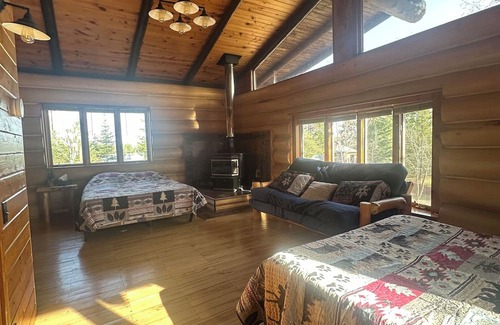 Cotton Cabina | Golden Pond, Secluded & Spacious Waterfront Oasis