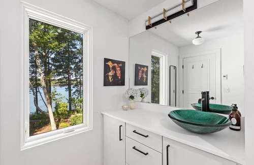 Saint George Casa | Tranquil Waters Retreat: A Luxurious Scandinavian-Inspired Haven on the Saint
