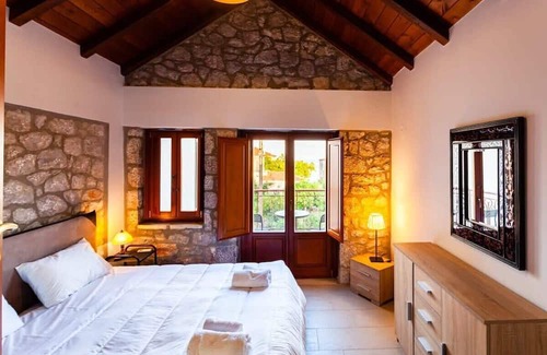 Paralio Astros Casa | Beachfront Astros Villa - Dukes Seaside Haven