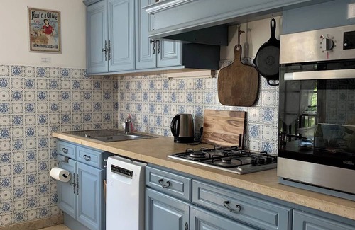 Gagnac-sur-Cere Casa | Peaceful 3-bedroom home with patio and river view!