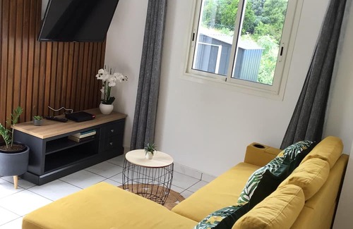 Saint-Paul Casa | " Ti kaz Paradis " Maison T2 Entièrement Rénovée,équipée Avec Grande Terrasse,