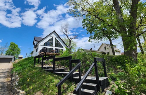 Faribault Cabina | Lake house with stunning views of Roberds Lake year round!