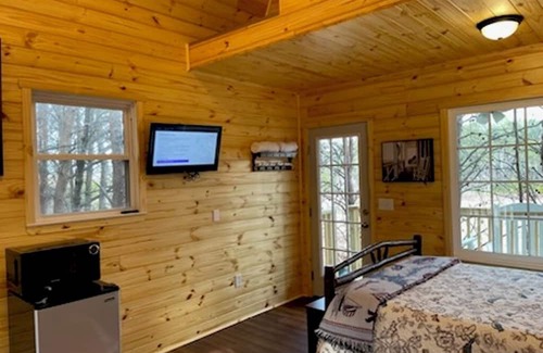 Gowensville Cabina | Treehouse at the Persimmon Farm