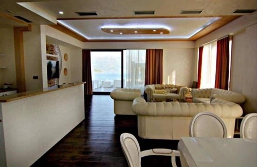 Rozino Apartamento | Penthouse with a swimming pool and panoramic sea views!