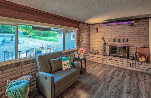 Douglas City Casa | RETRO RIVER RETREAT