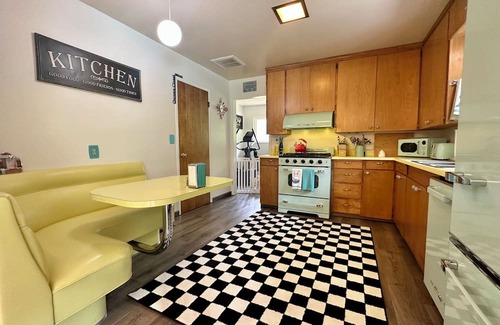 Douglas City Casa | RETRO RIVER RETREAT
